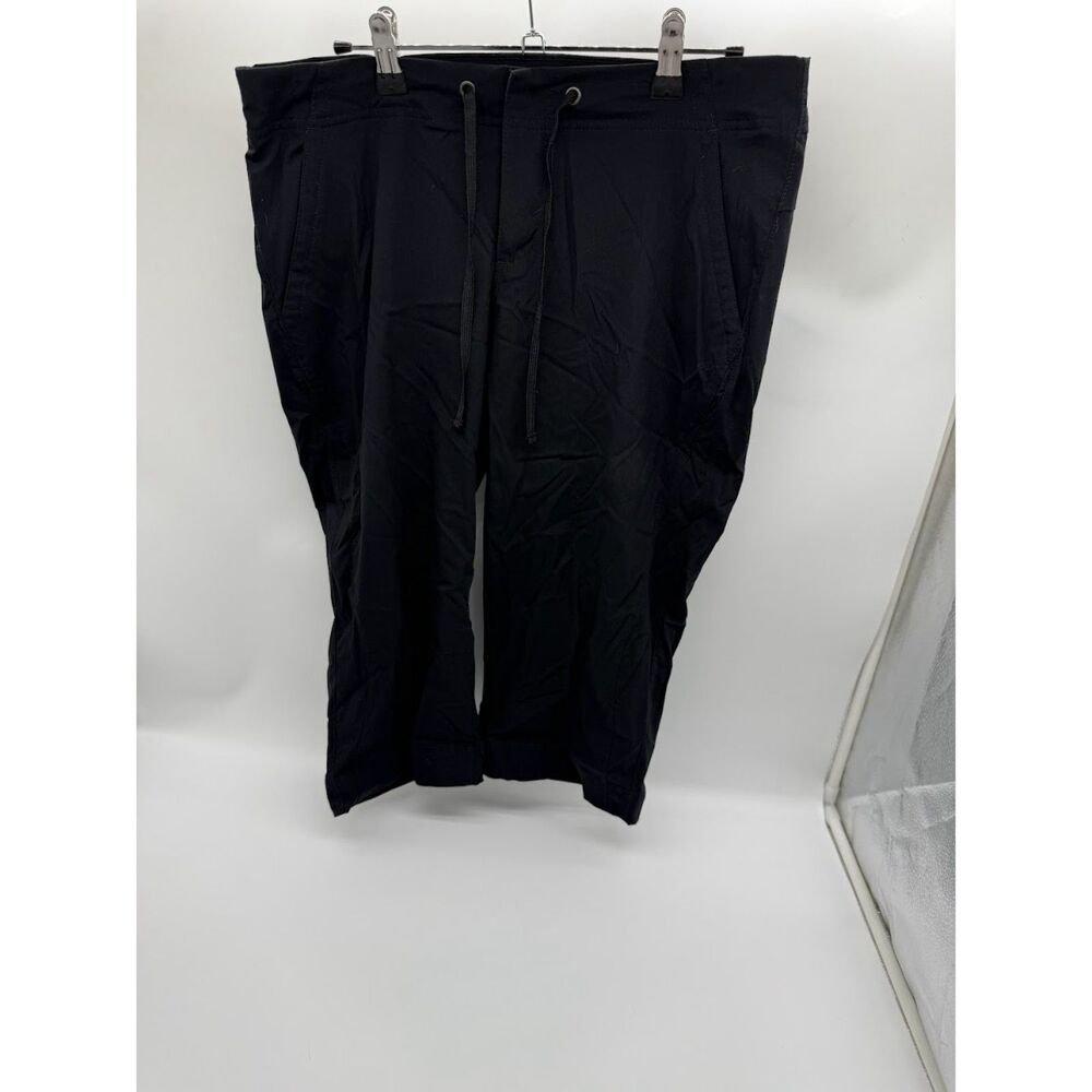 Columbia Sport Company black Capri size 8